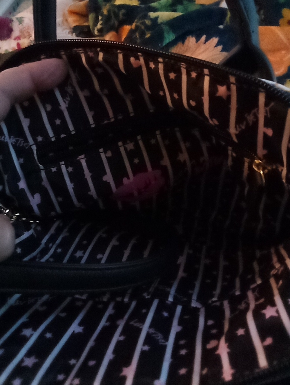Betsey Johnson Lavender/ Blue Speckled Satchel with Black Trim Cat Face - Picture 5 of 5